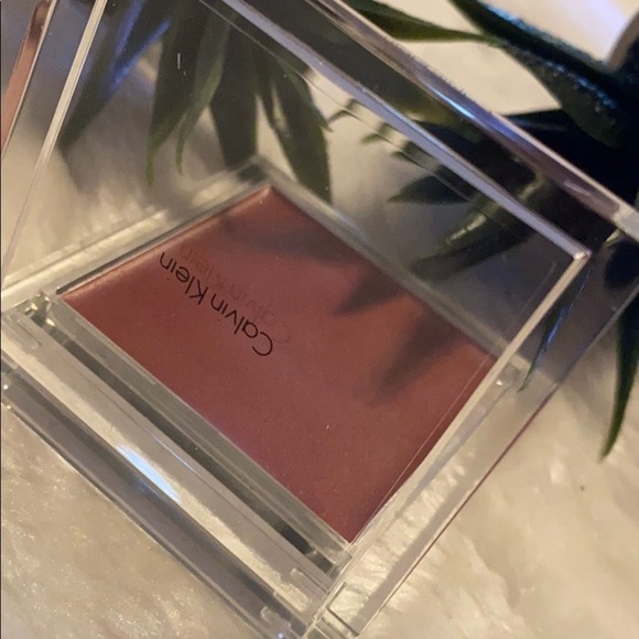 Calvin Klein cheek color  wash 04 blushing - Picture 1 of 12